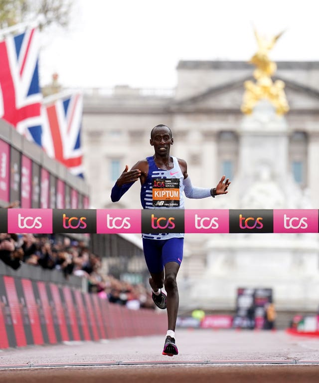 Kelvin Kiptum wins the men’s elite race