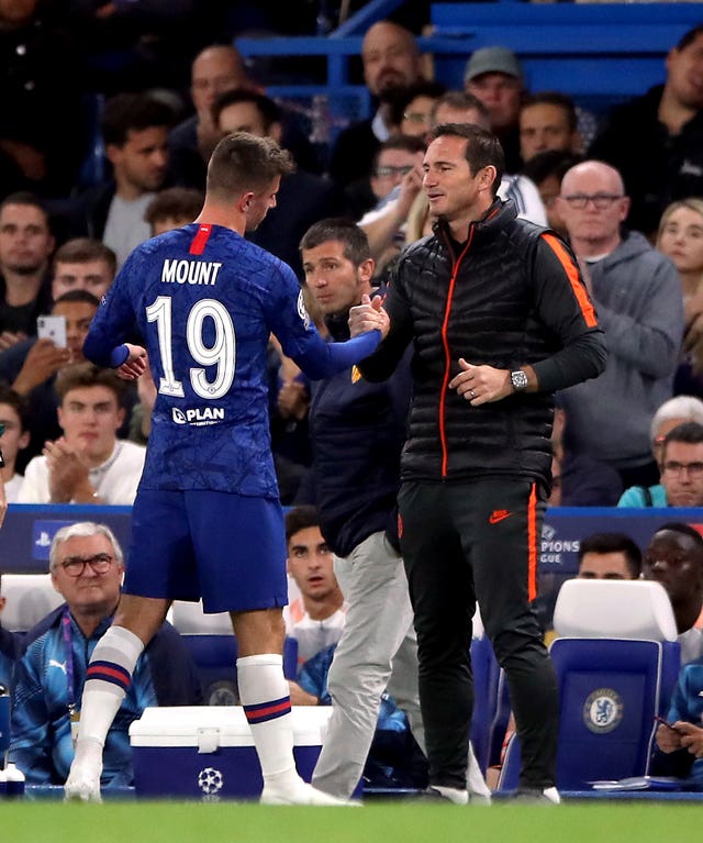 Lampard greets Mount as the youngster comes off injured