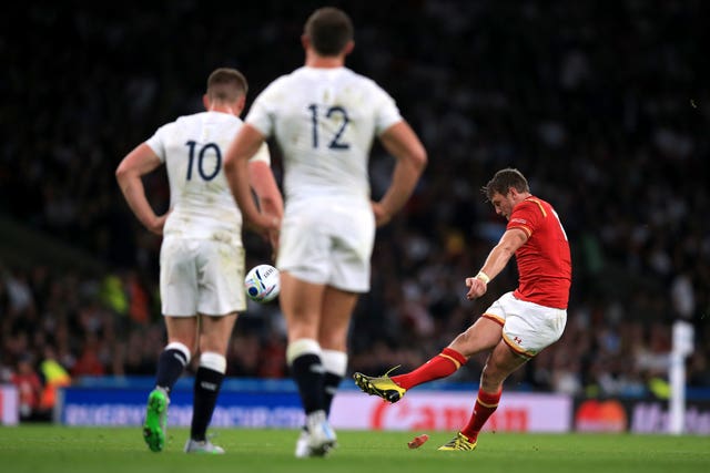 Dan Biggar kicks against England in the 2015 World Cup