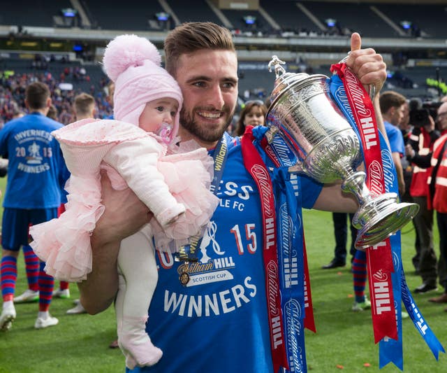 Shinnie celebrates cup glory in 2015
