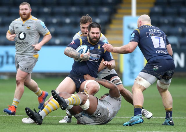 Cornell Du Preez, centre, in action for Worcester