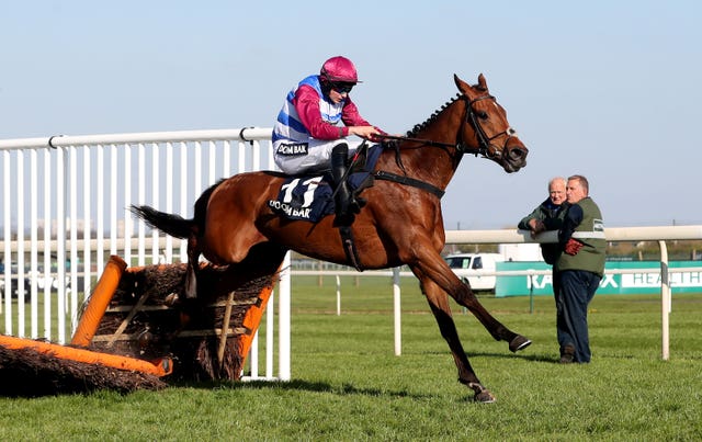 The Worlds End and Adrian Heskin in action at Aintree