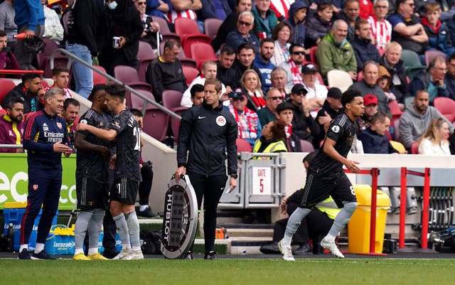 Ethan Nwaneri comes on to make Premier League history