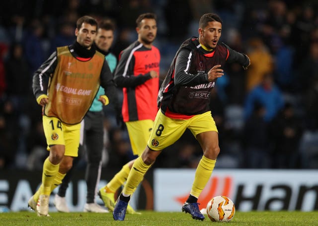Pablo Fornals (right) warms up (PA)