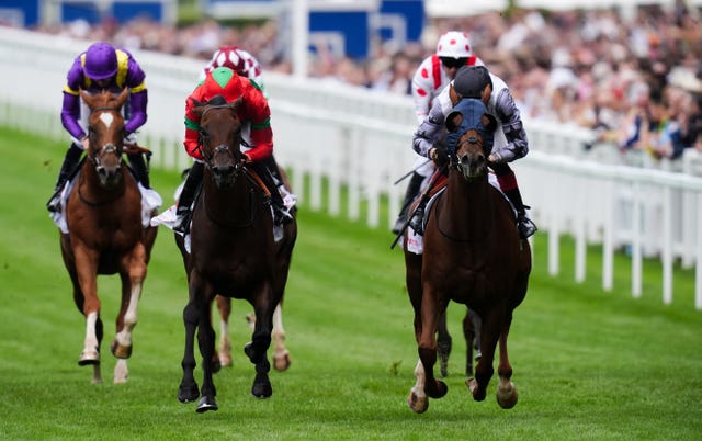 Two Tribes winning at Ascot
