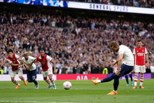 Harry Kane converts from the penalty spot 