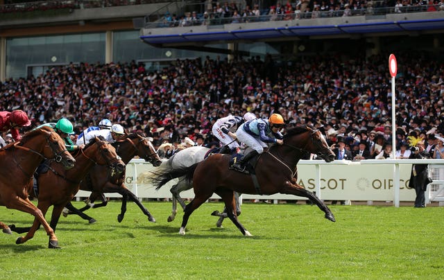 Accidental Agent roars to victory in the Queen Anne