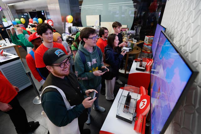 Nintendo fans get to grips with the new Switch 2 device Media Assignments)