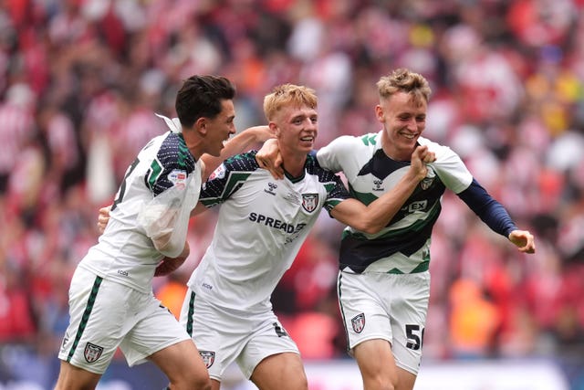 Sunderland’s (left to right) Luke O’Nien, Tom Watson and Harrison Jones celebrate
