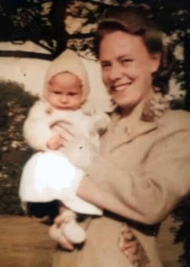 Hilda Churchill holding her daughter Margaret