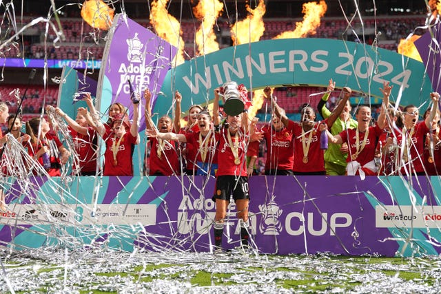 Manchester United celebrate after beating Tottenham at Wembley (Adam Davy/PA)