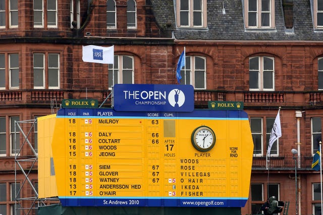 A first-round leaderboard at St Andrews in 2010