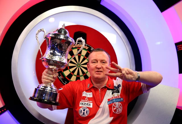 Glen Durrant claimed his third successive BDO World Championship title, becoming the first player since Eric Bristow in 1984-86 to achieve the feat
