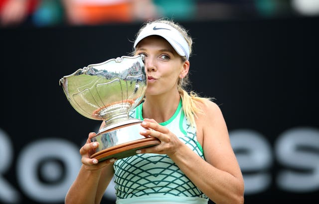 Katie Boulter with the Elena Baltacha Trophy