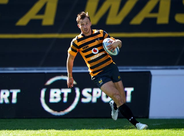 Wasps' Josh Bassett runs in to score his side's second try