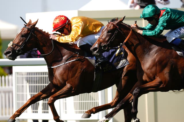 Cercene (left) winning at Royal Ascot