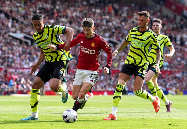 William Saliba and Ben White challenge Alejandro Garnacho