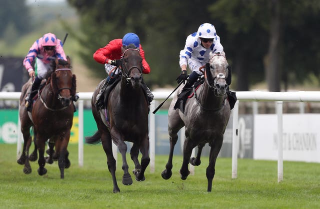 Twilight Calls (centre) at Newmarket