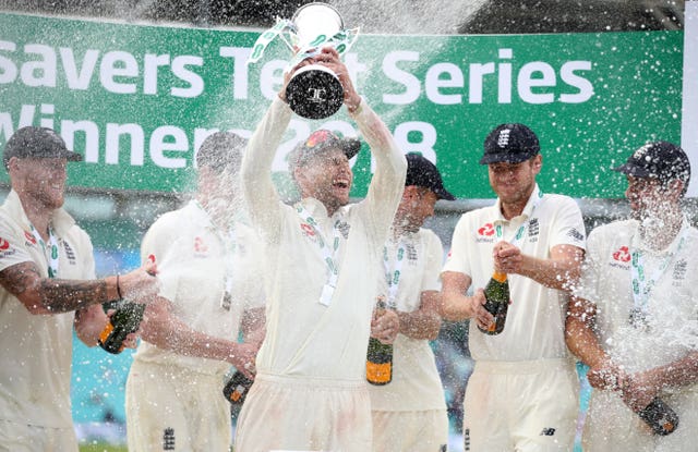 Joe Root lifts the trophy