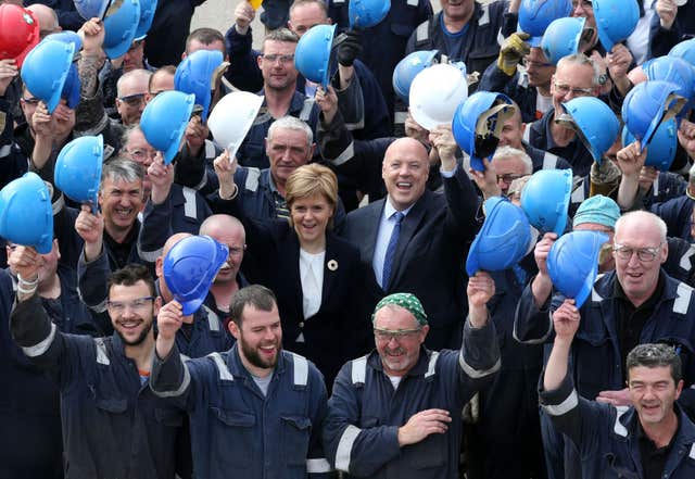 Nicola Sturgeon and Jim McColl among workers at Ferguson Marine