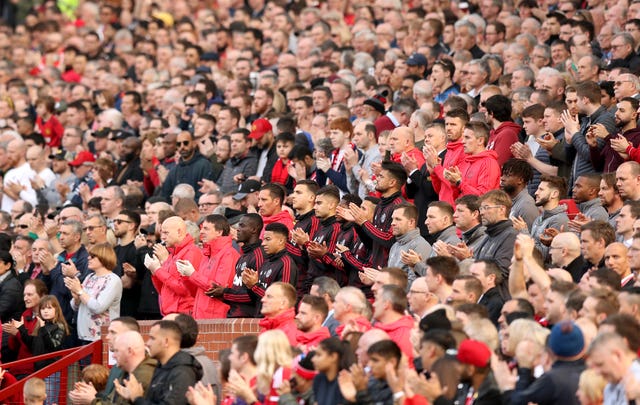 Players, staff and fans take part in a minute's applause in memory of former Manchester United youth team coach Eric Harrison ahead of Manchester United's goalless draw with Liverpool