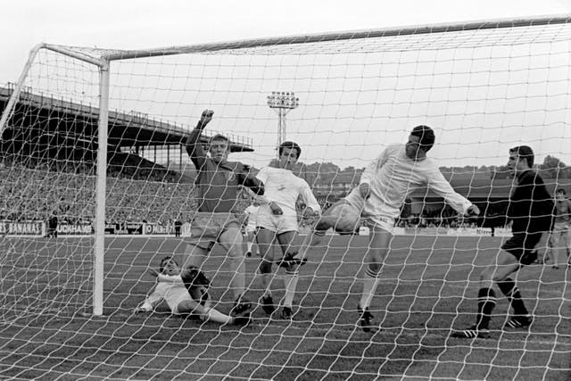 Mick Jones scores Leeds' winner against Ferencvaros 