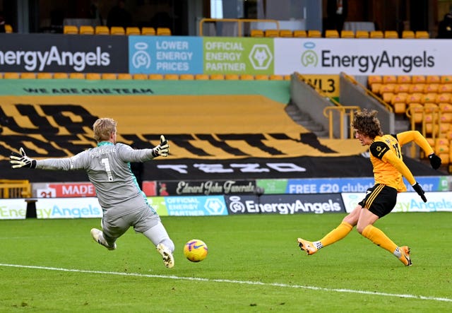 Kasper Schmeichel made a crucial late save from Fabio Silva as Leicester left Wolves with a point.