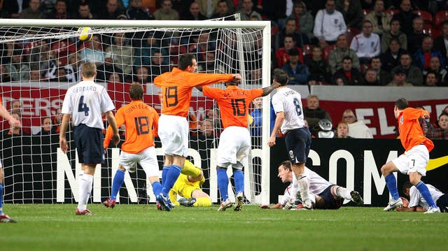 Rafael van der Vaart scored a late equaliser to cancel out Rooney's goal in Amsterdam.