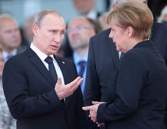 Vladimir Putin and Angela Merkel