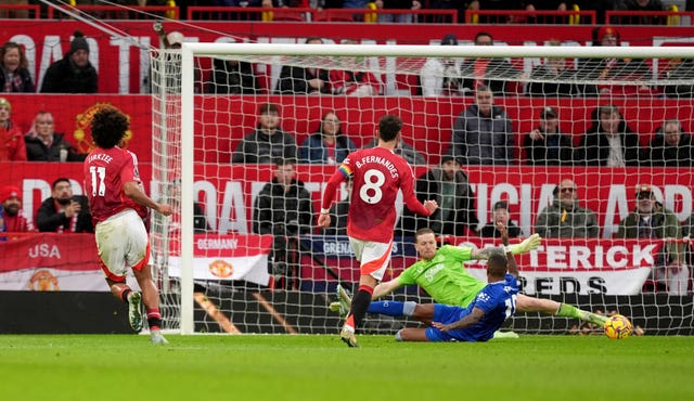 Joshua Zirkzee scores United's fourth goal