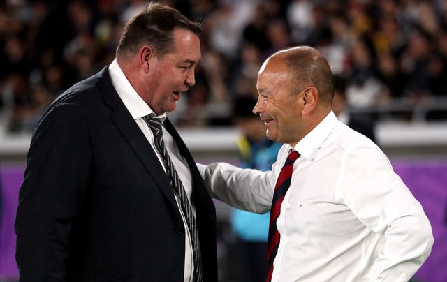 Eddie Jones (left) and New Zealand coach Steve Hansen discuss the game