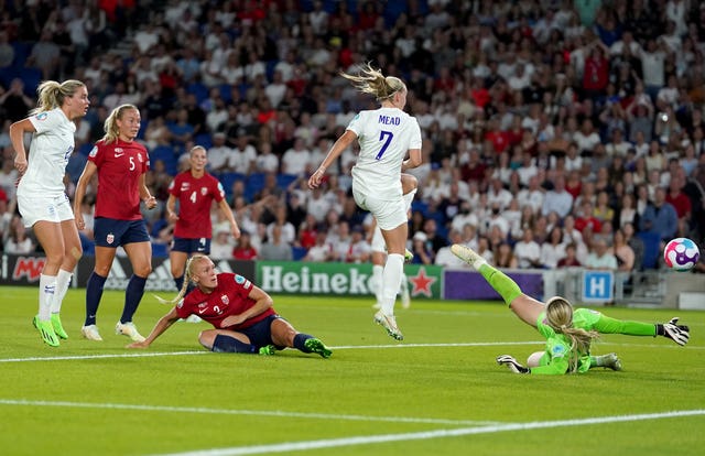 Beth Mead completes her hat-trick