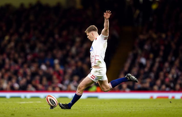 Owen Farrell misses a penalty against Wales