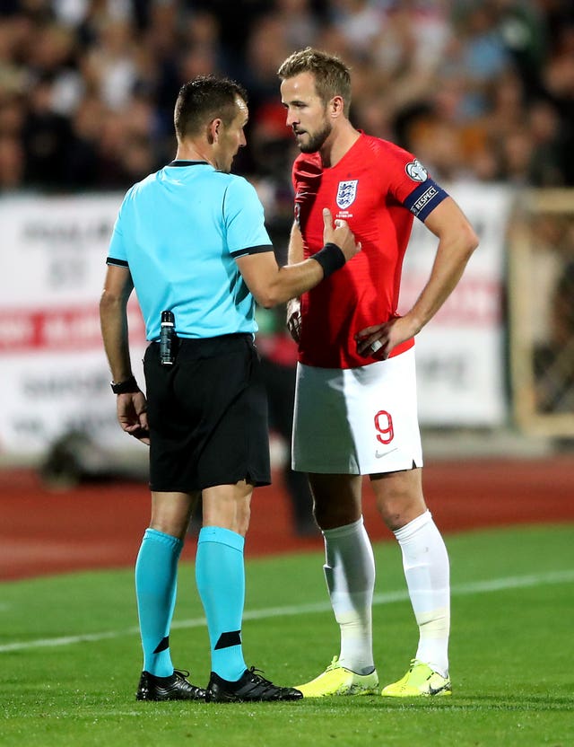 Harry Kane talks to referee Ivan Bebek before the stadium announcement is made 