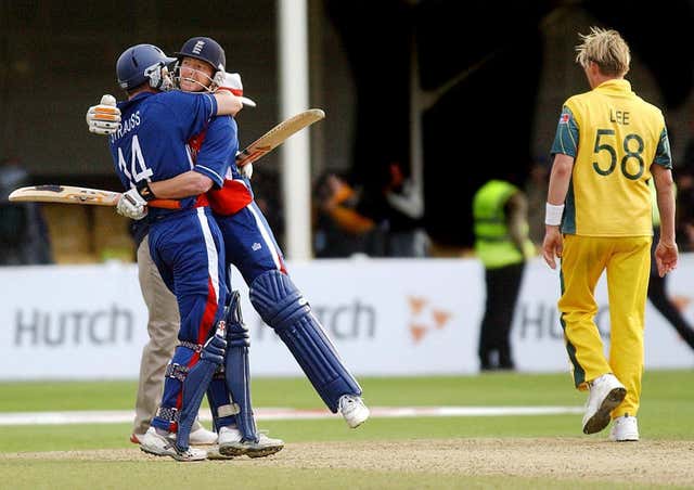 Paul Collingwood and Andrew Strauss (left)