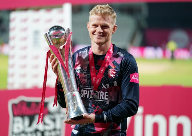 Sam Billings celebrates with the Vitality Blast trophy