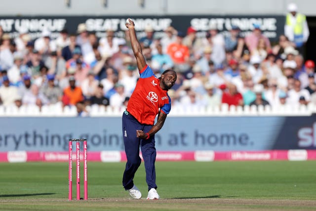 England’s Jofra Archer bowling