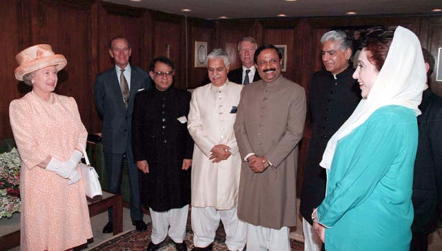 The Queen in Pakistan with Benazir Bhutto (PA archive)