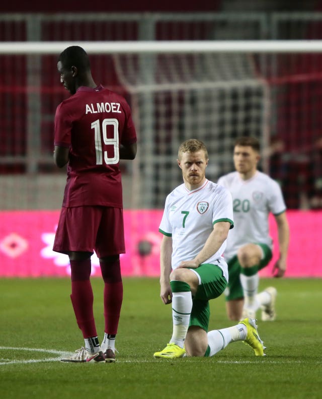Republic of Ireland's Daryl Horgan (centre) takes a knee before the friendly against Qatar