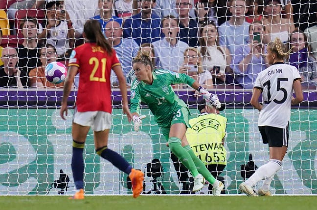 Alexandra Popp scores for Germany