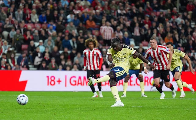 Bukayo Saka scores