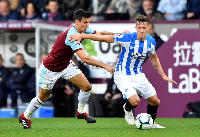 Huddersfield's Jonathan Hogg (right) and Burnley's Jack Cork battle for the ball 
