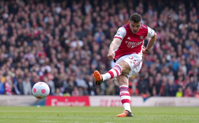 Granit Xhaka scores a stunner