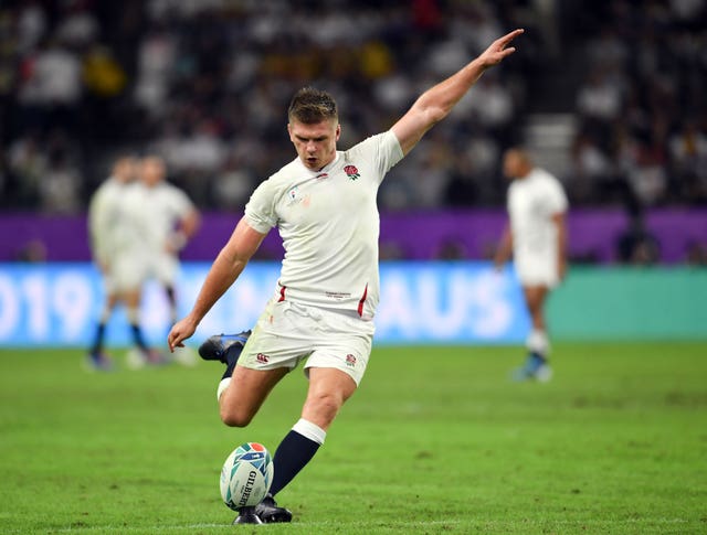 Owen Farrell kicks a penalty against Australia