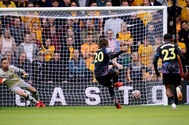 Dele Alli scores from the penalty spot