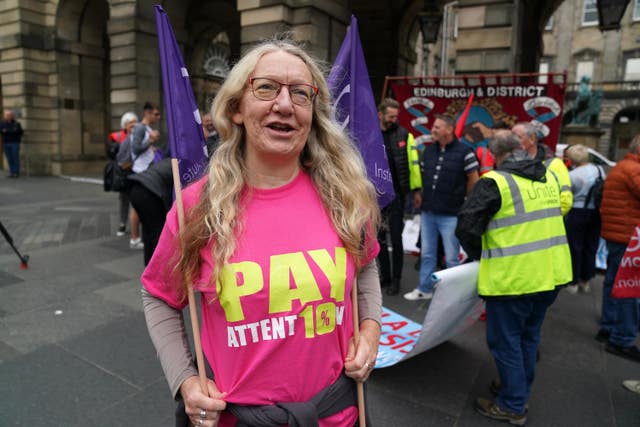 Cleansing workers strike