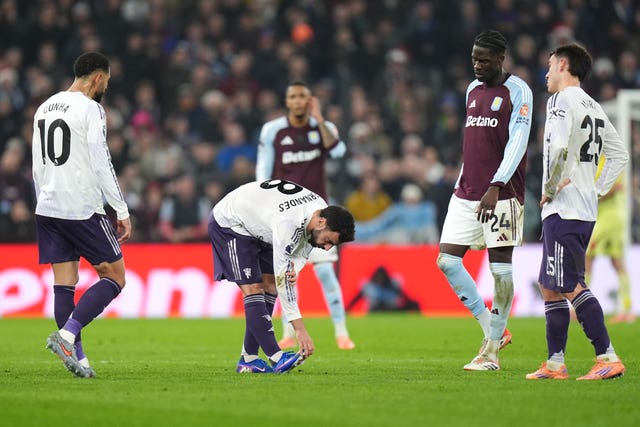 Manchester United’s Bruno Fernandes stretches