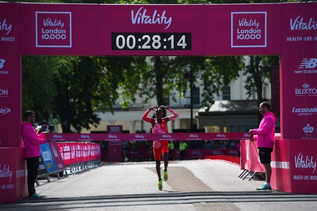 Sir Mo Farah winning the Men’s Elite race