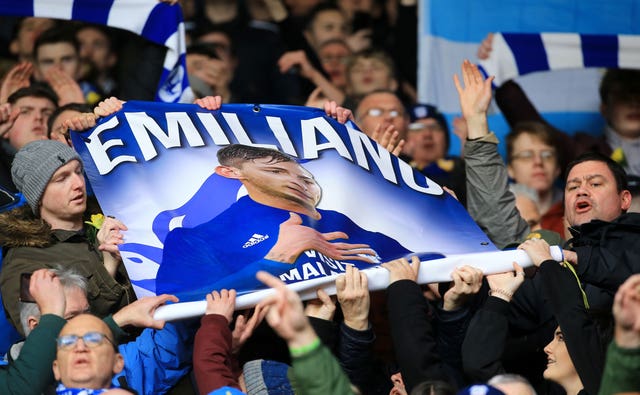 Cardiff fans pay tribute to Emiliano Sala