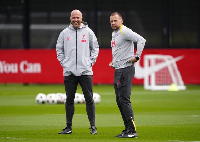 Liverpool head coach Arne Slot and assistant John Heitinga at a training session